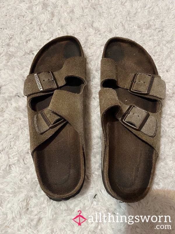 🦋 Well Worn & Dirty Birkenstock Arizona’s Sandals 🦋