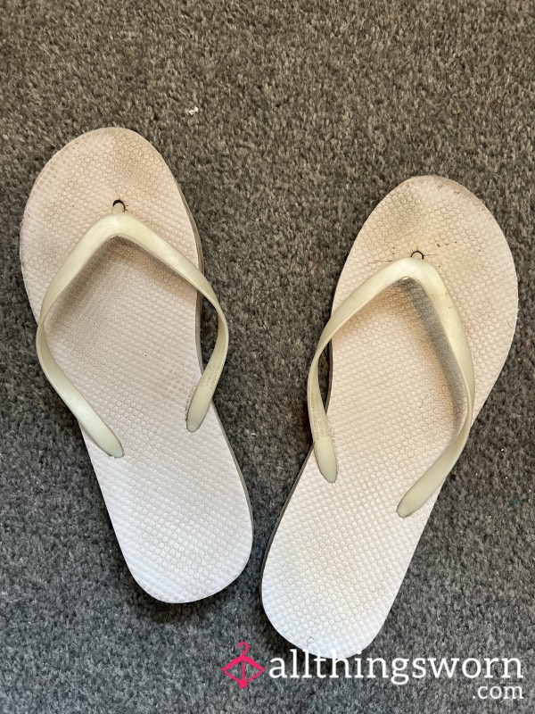 WELL WORN FLIP FLOPS - 🩴 White