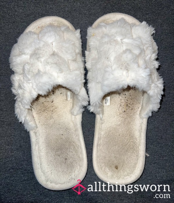 White Fuzzy Well Worn Size 11 Slippers - Free Shipping