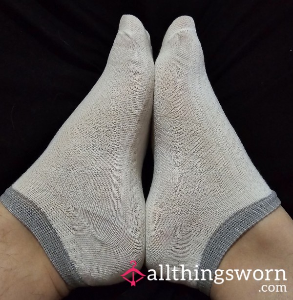 BBW White Sweater No-Show Socks With Gray Cuff