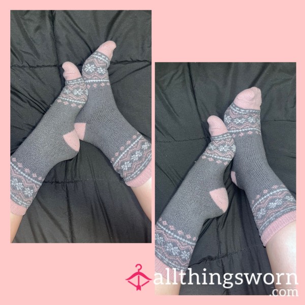 WINTER THICK GREY AND PINK SNOWFLAKE CREW SOCKS - WORN FOR 3 DAYS 💦