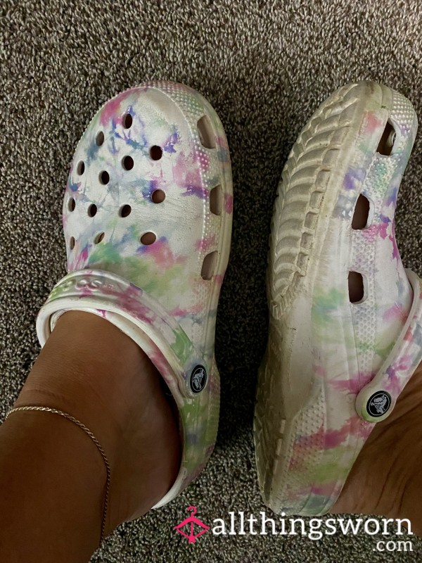 Women’s Super Worn Crocs Size 11