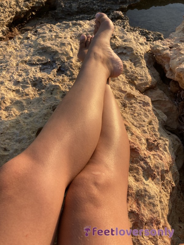 Toes_On_The_Rocks